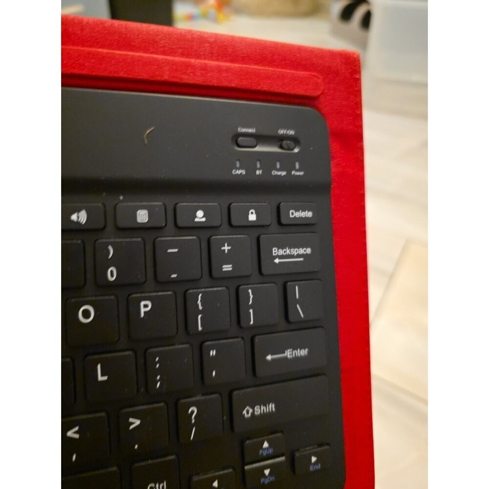 Bluetooth Tablet Keyboard Folio Case Red Model KBT13 Wireless QWERTY Slim F1 - Picture 8 of 16